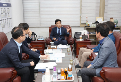 고양특례시의회 김운남 의장, 관내 마을버스 운수종사자 처우 개선 논의 주도 기사 이미지