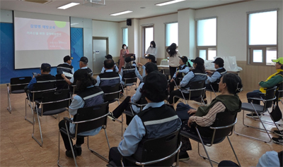 교하동, 실버경찰대 및 노인일자리 참여자 대상 감염병 예방 교육 기사 이미지