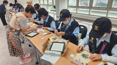 금촌2동, 실버경찰대 봉사단 대상 원예감성 교육 기사 이미지