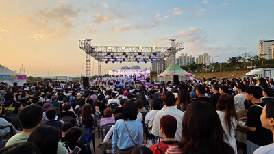 제17회 파주 문산거리축제 성황리에 종료… 문산천 노을길 가득 메워 기사 이미지