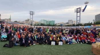 미수복경기도민 들과 종합우승 후 단체사진