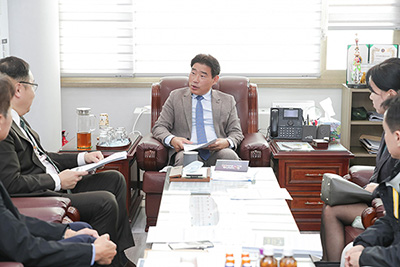 김운남 고양특례시의회 의장, 고양산업진흥원과 공공형 창업기획자 관련 간담회 진행 기사 이미지
