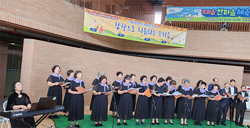 음악이 피운 공동체의 하모니 가을밤을 수놓다 기사 이미지