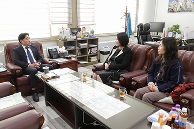 고양특례시의회 김운남 의원, 일산3동 이숙환 신임 주민자치회장과 환담 기사 이미지