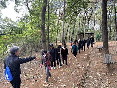 파주보건소, ‘2025 한의약 건강증진 맨발걷기 프로그램’ 성황리 종료 기사 이미지