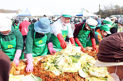파주시새마을회, ‘사랑의 김장 담그기’ 행사로 이웃사랑 실천 기사 이미지