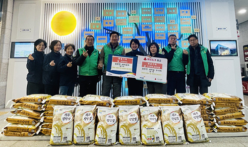 월롱면 새마을회·새마을부녀회, 취약계층 위해 쌀 500kg과 성금 500만 원 기탁 기사 이미지