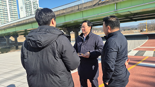 고준호 도의원, 파주시 봉일천 ‘빛의 수변광장’ 경기도 특조금 8억에 추가된 5억 집행 앞두고 현장行 기사 이미지