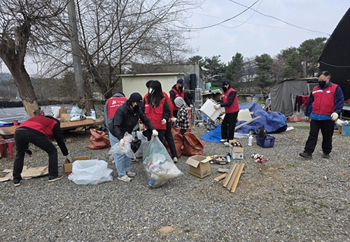 월롱면, 농막 거주 어르신 가구 주거환경 개선 활동 펼쳐 기사 이미지