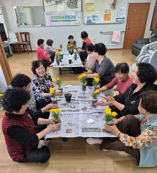 탄현면 행복마을관리소, 친환경 컵 화분 만들기 기사 이미지