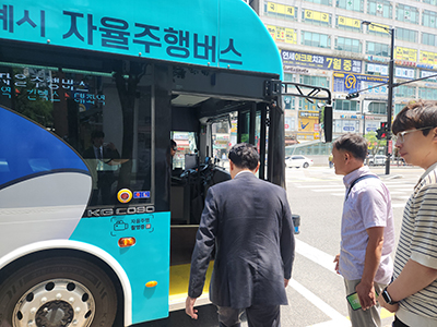 김운남 고양특례시의회 의장, 자율주행버스 ‘I’M고래’현장 점검… 스마트시티 도약 준비 기사 이미지