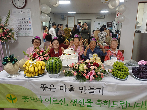 월롱면, 영태5리 경로당 고령 어르신들 생신 축하 잔치로 마을 화합 다져 기사 이미지