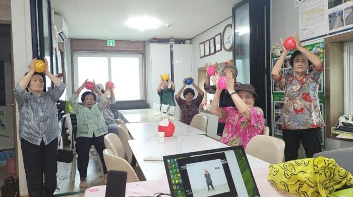 “경로당에 무지개가 떴다”… 법원읍 어르신 192명이 웃었다 기사 이미지