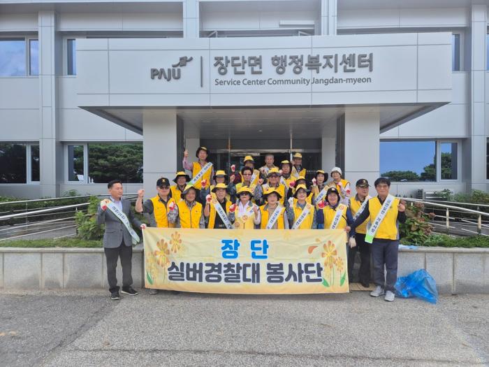 추석 앞둔 통일촌, 어르신들이 직접 빗자루 들었다 기사 이미지