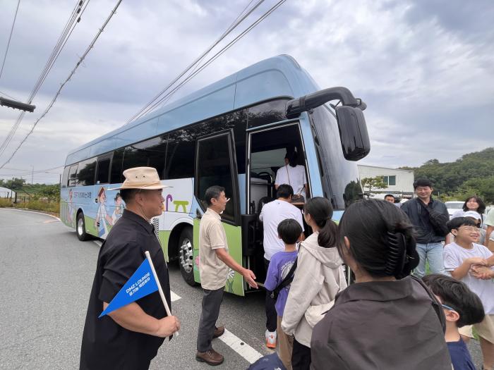 파주도시공사, 무장애 관광 차량 첫 운행 시작 기사 이미지