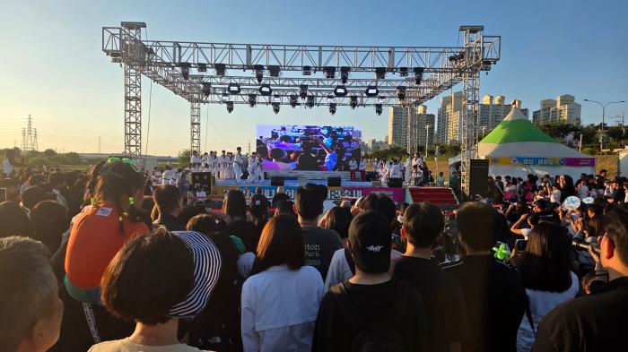 “문산천 노을길이 축제장이 됐다”…제18회 문산거리축제 성황 기사 이미지
