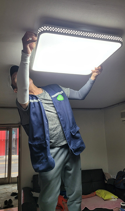 법원읍 경기행복마을관리소, 홀몸 어르신 주거안전 개선사업 완료 기사 이미지